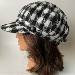 MADD HATTER Black&White Newsboy Hat